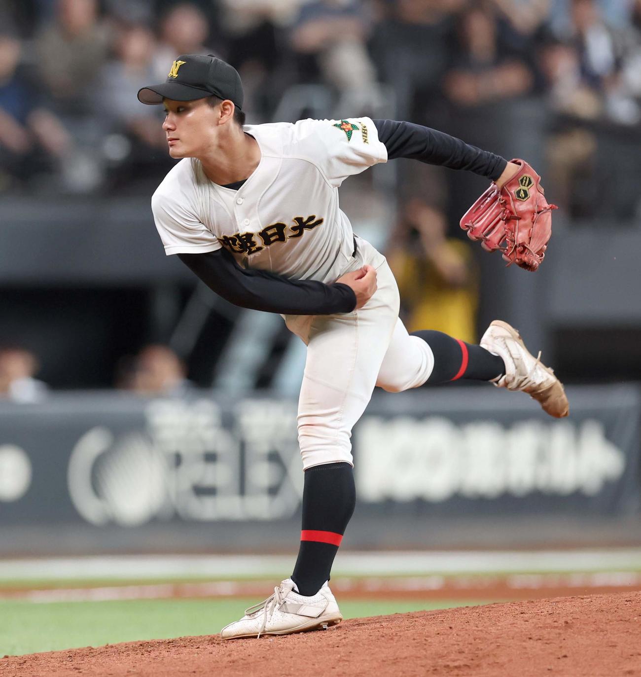 札幌大谷対札幌日大　7回途中から登板の札幌日大・島田（撮影・黒川智章）