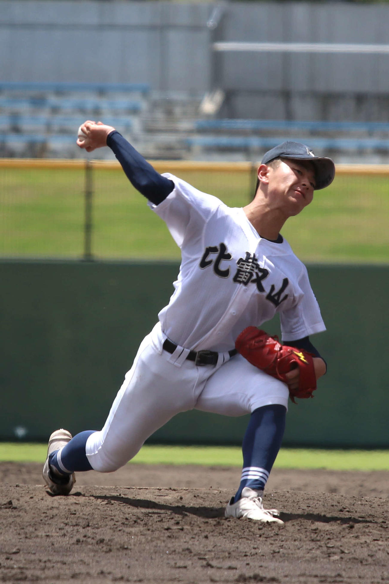 比叡山対八幡　先発し力投する比叡山・山路（撮影・一樹）