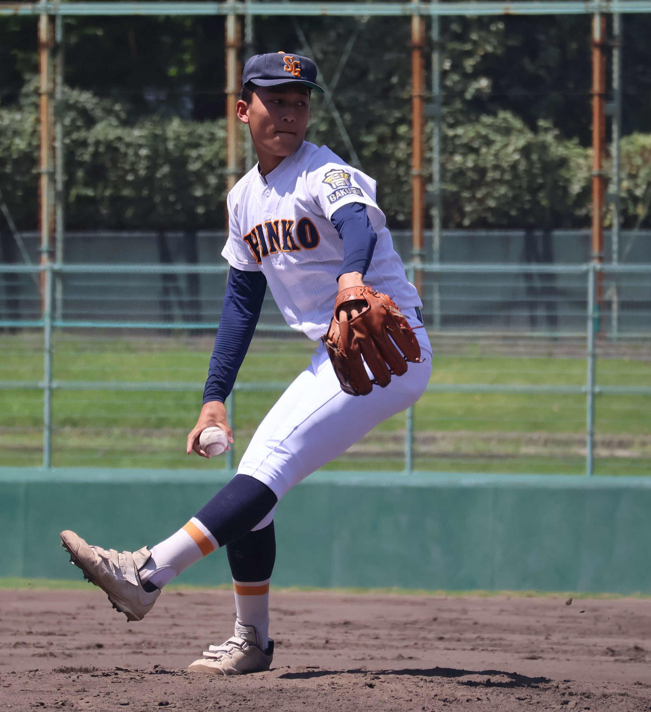 高校野球兵庫大会4回戦加古川西対神港学園　1回途中から登板し好投した神港学園・岩崎（撮影・佐藤奨真）