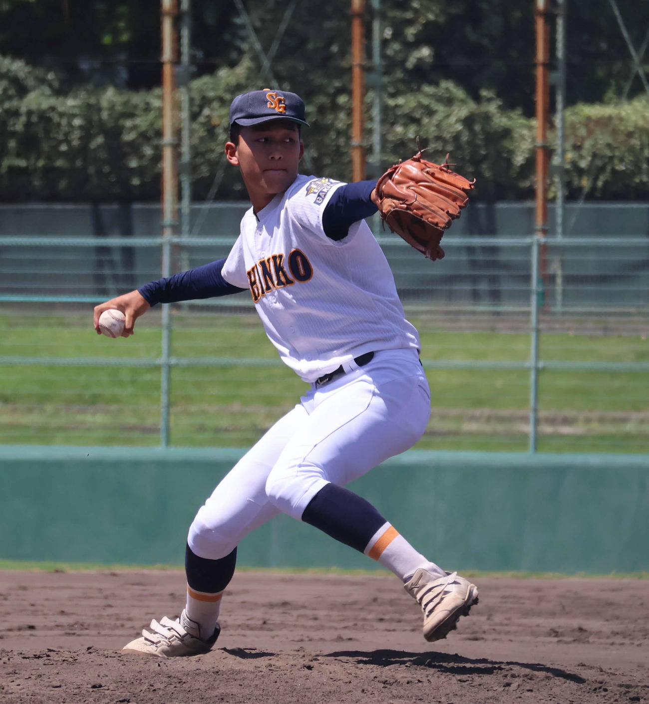高校野球兵庫大会4回戦加古川西対神港学園　1回途中から登板し好投した神港学園・岩崎（撮影・佐藤奨真）