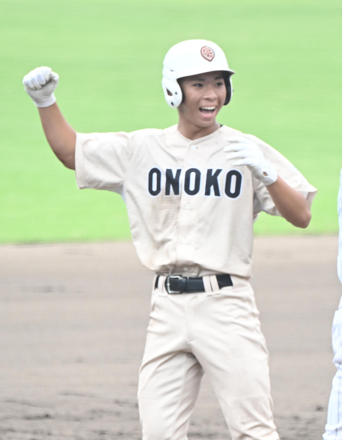 小野対網干　7回表小野1死満塁、左越えに適時二塁打を放った藤田篤はガッツポーズ（撮影・和賀正仁）