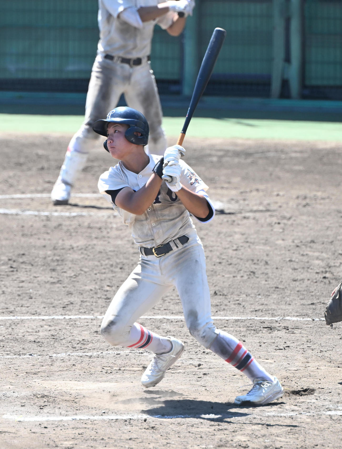 尼崎双星対東洋大姫路　5回裏東洋大姫路1死二、三塁、中越えに2点適時二塁打を放つ高畑（撮影・和賀正仁）