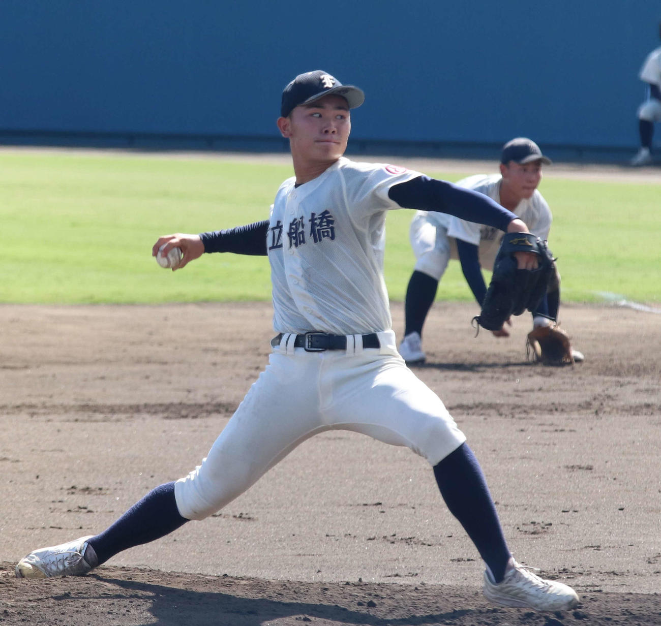 市船橋対千葉明徳　先発し力投する市船橋・清水健（撮影・北村健龍）