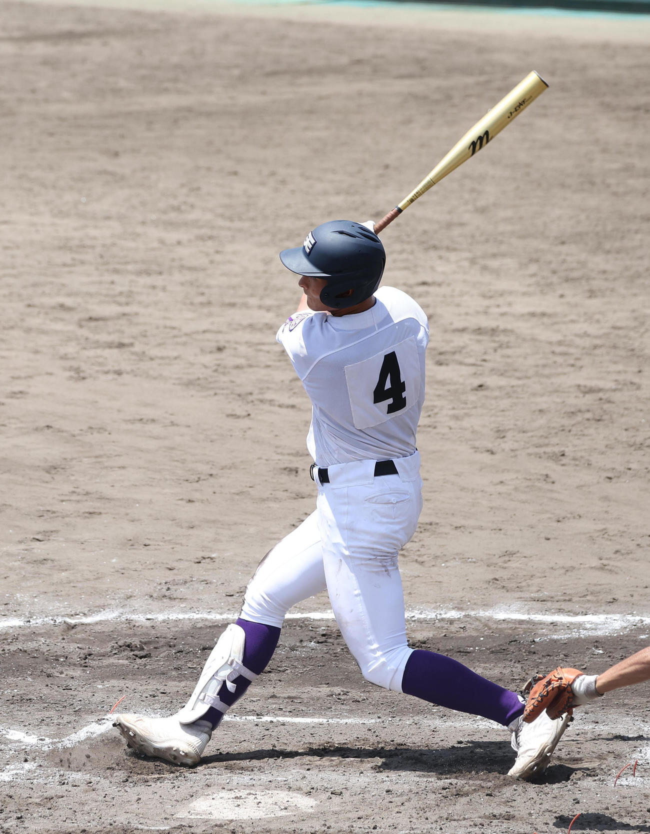 高円芸術・国際・二階堂・山辺対天理　2回裏天理2死三塁、冨田は中越え点本塁打打を放つ（撮影・白石智彦）