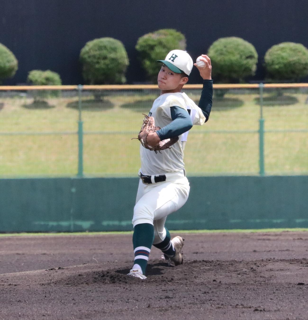 報徳学園対須磨友が丘　報徳学園先発の山岡（撮影・林亮佑）