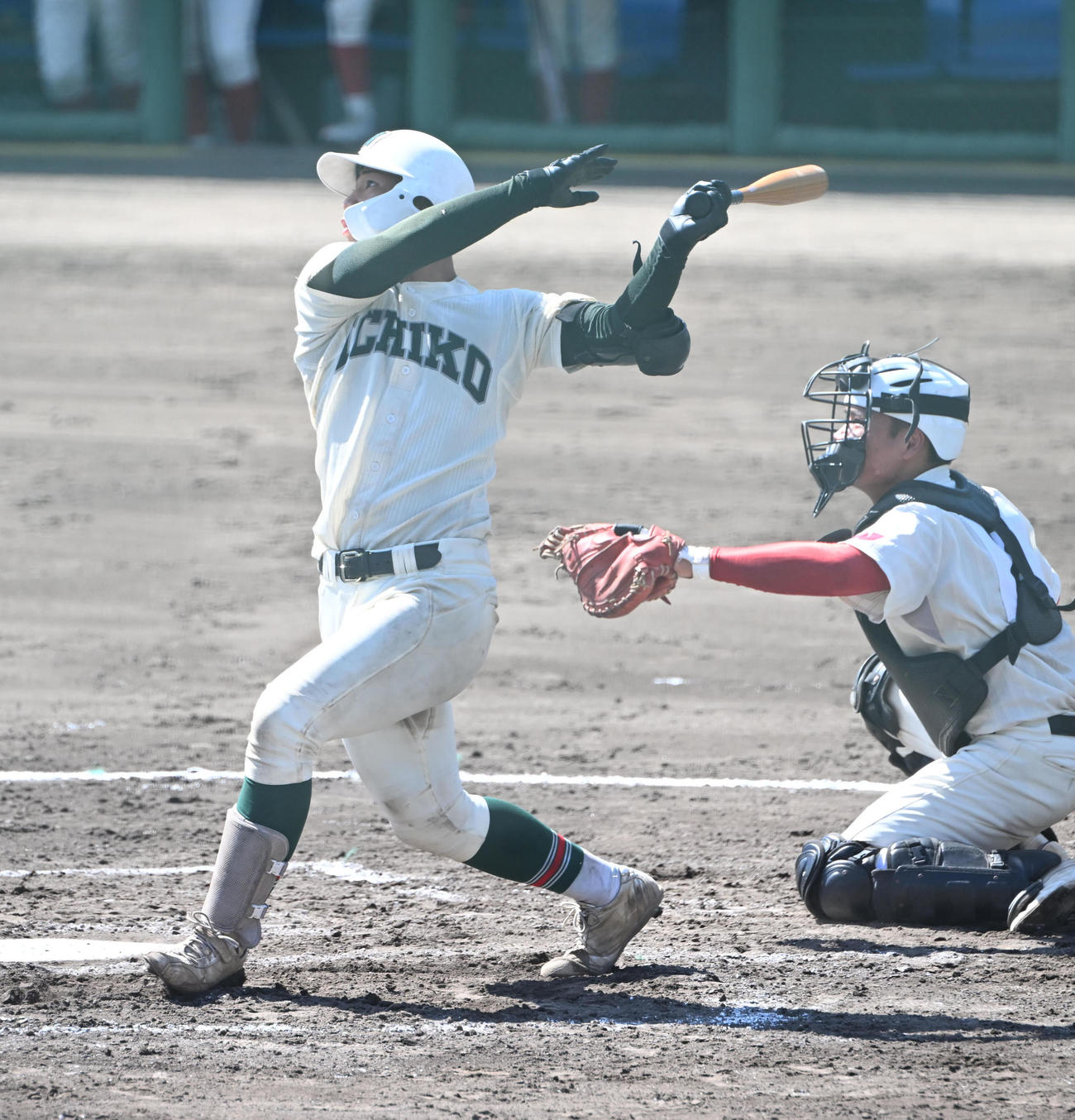 市和歌山対桐蔭　3回表市和歌山1死一、二塁、中前打を放つ川辺（撮影・和賀正仁）