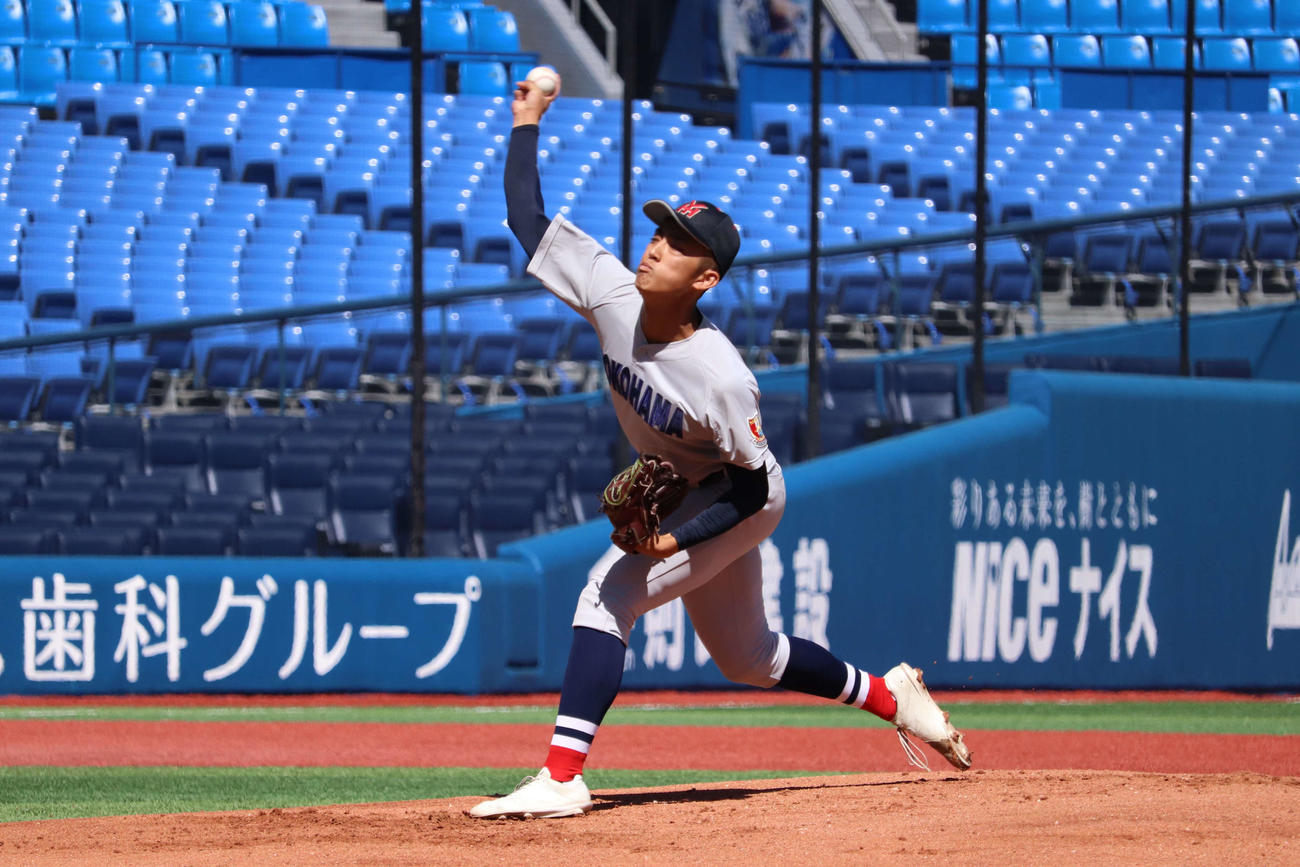 横浜先発の織田（撮影・保坂淑子）