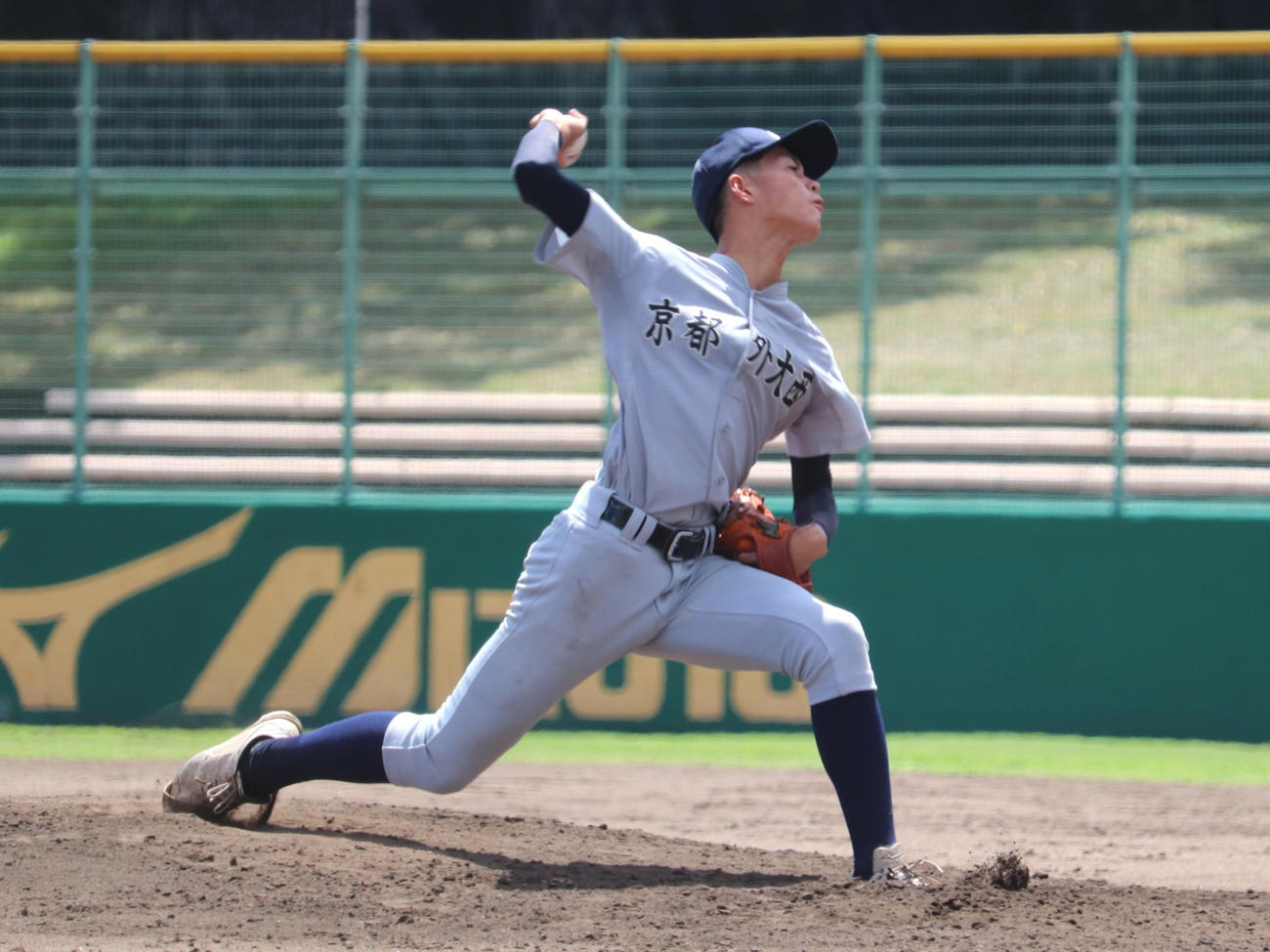 京都大会4回戦　京都外大西対龍谷大平安　　京都外大西の2番手・中村（撮影・中島麗）