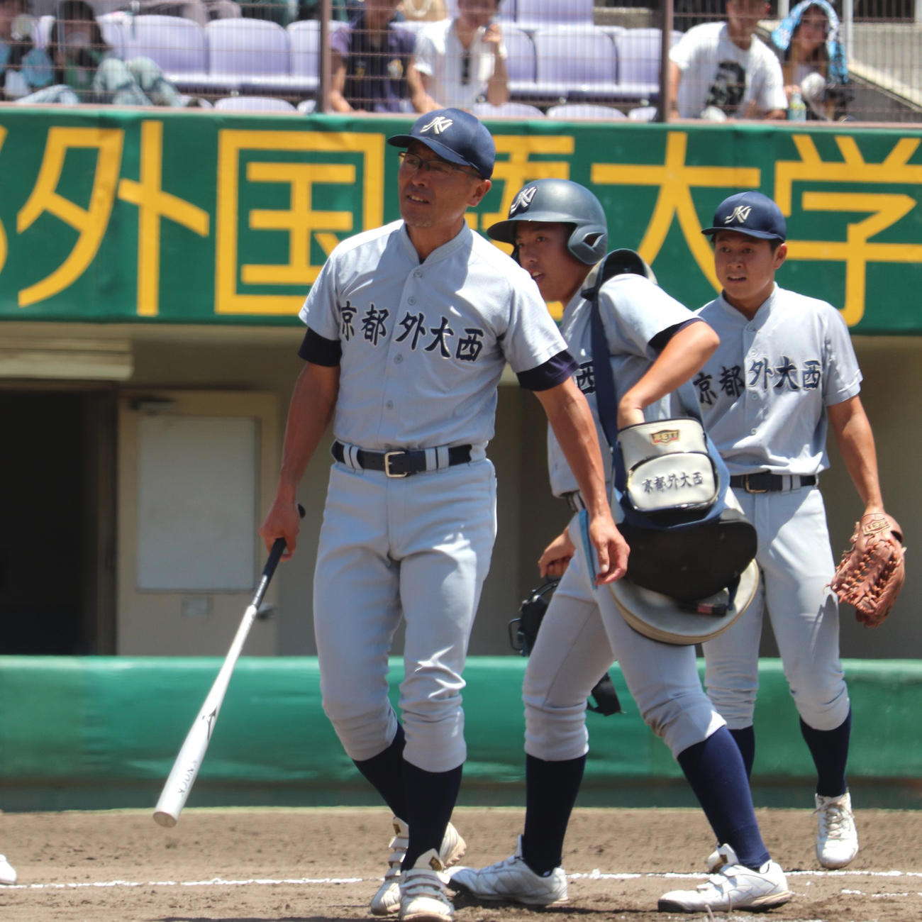 京都大会4回戦　京都外大西対龍谷大平安　京都外大西ノッカーの上羽監督（撮影・中島麗）