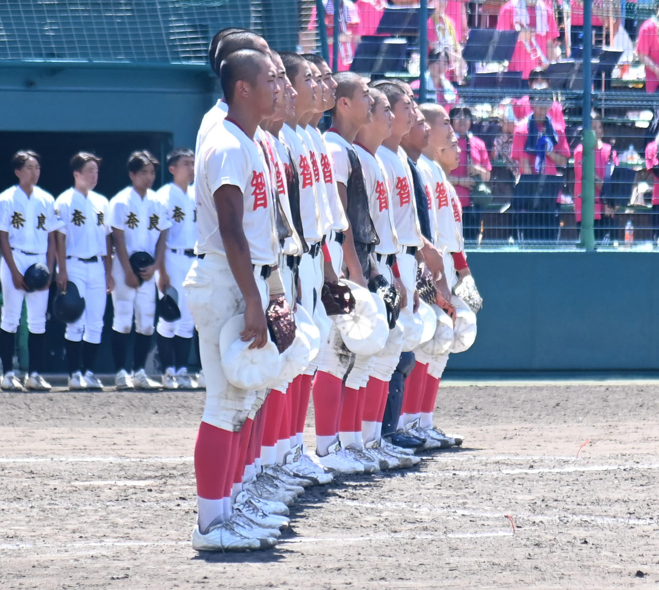 奈良対智弁学園　奈良に勝利し校歌を歌う智弁学園ナイン（撮影・石井愛子）