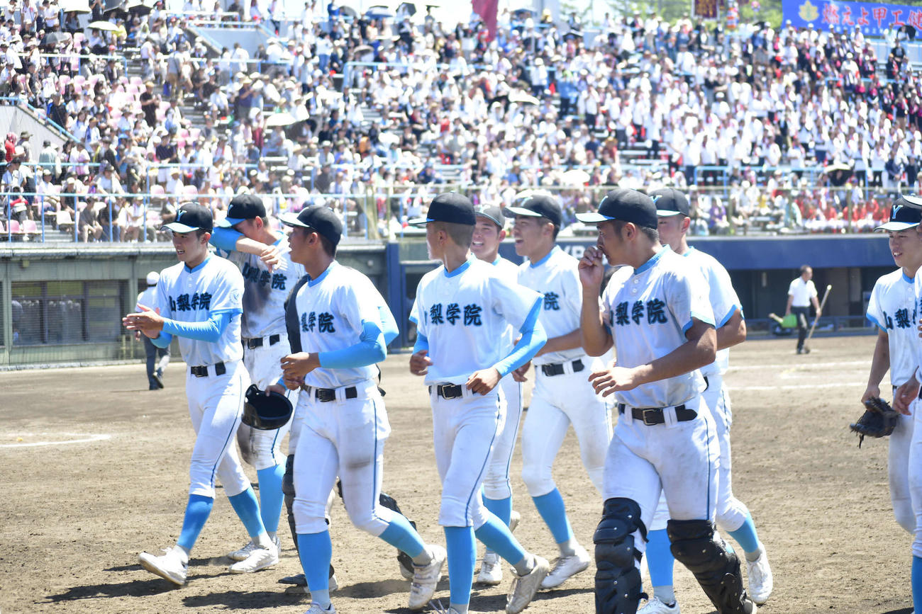 甲府工を破り3年ぶりの決勝に進んだ山梨学院（撮影・平山連）