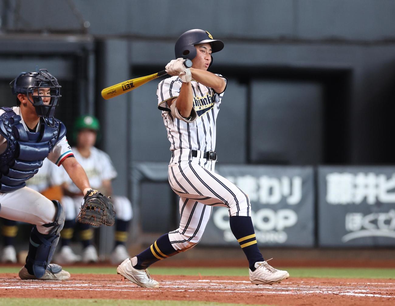 士別翔雲対白樺学園　3回裏白樺学園2死二塁、右前適時打を放つ川島（撮影・黒川智章）