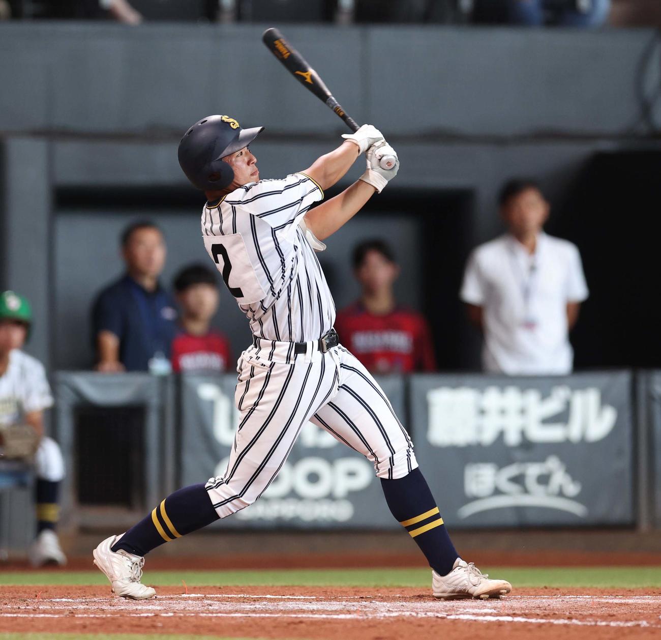 士別翔雲対白樺学園　3回裏白樺学園2死一、三塁、左中間に2点適時二塁打を放つ大西（撮影・黒川智章）