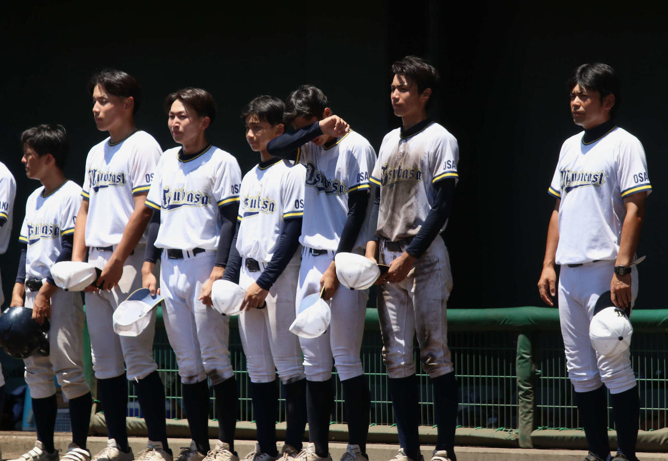 豊中対茨木工科・福井・北摂つばさ・箕面東　敗戦し涙する4校連合・水口（中央）（撮影・一　樹）