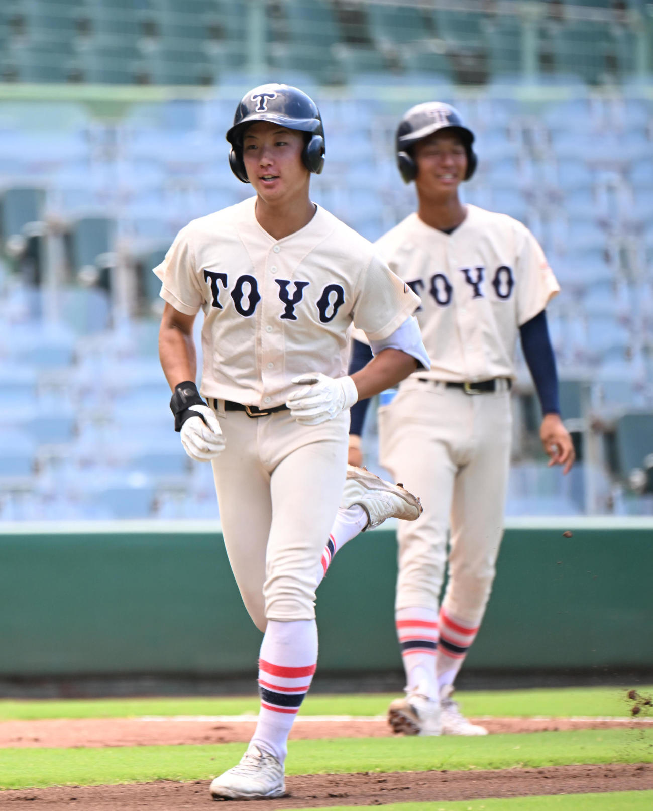 明石商対東洋大姫路　1回裏東洋大姫路2死、左越え先制本塁打を放った高畑（撮影・和賀正仁）