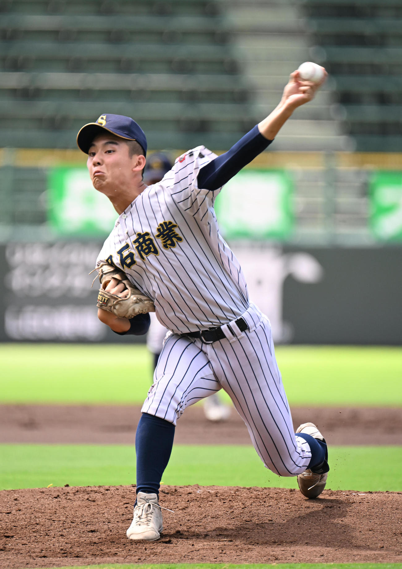 明石商対東洋大姫路　先発する明石商・石原（撮影・和賀正仁）