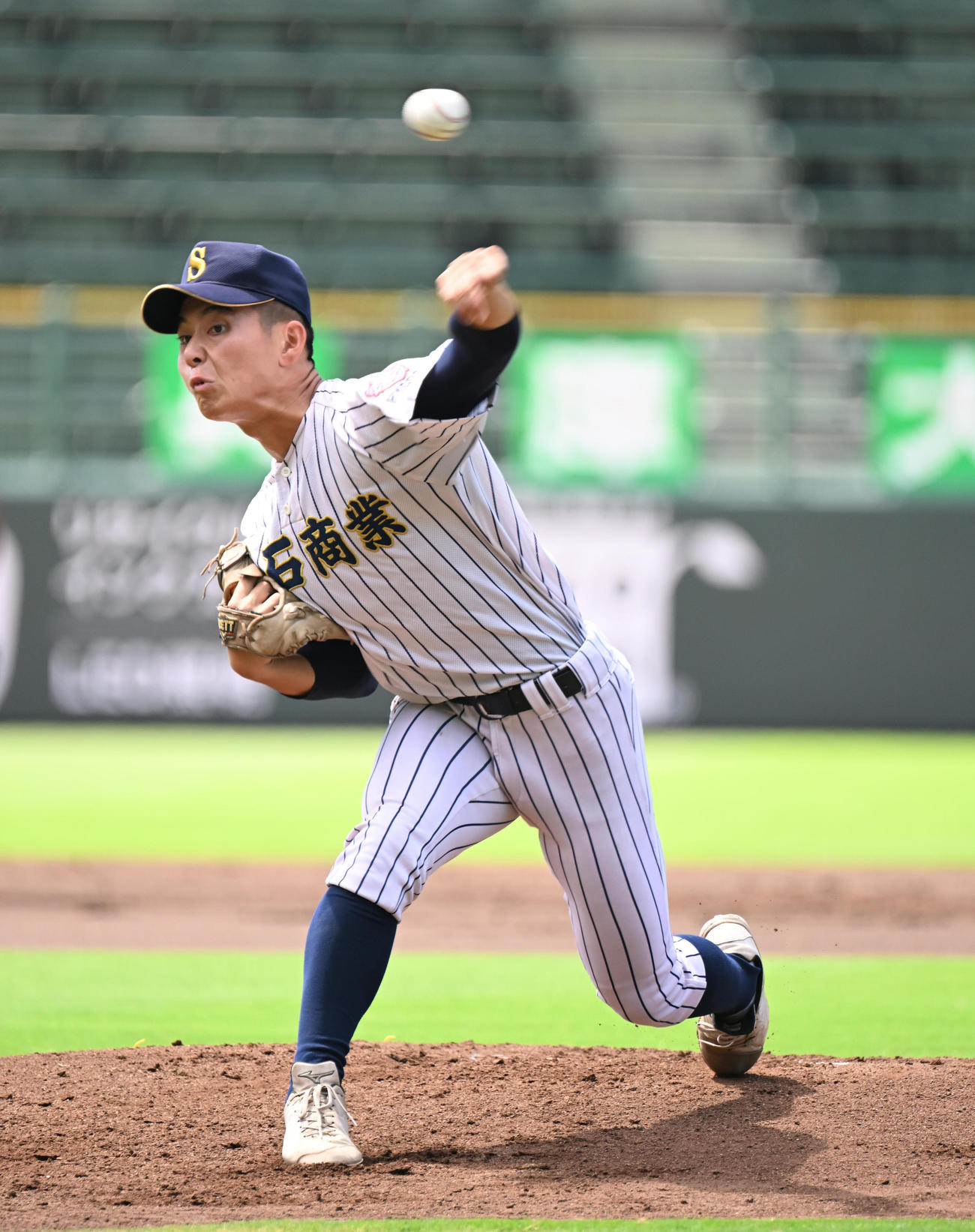 明石商対東洋大姫路　先発する明石商・石原（撮影・和賀正仁）