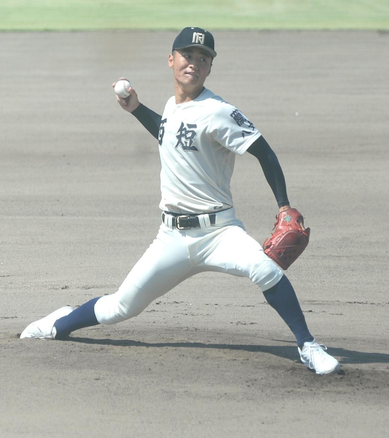 東福岡対西日本短大付　先発した西日本短大付・中野（撮影・佐藤究）