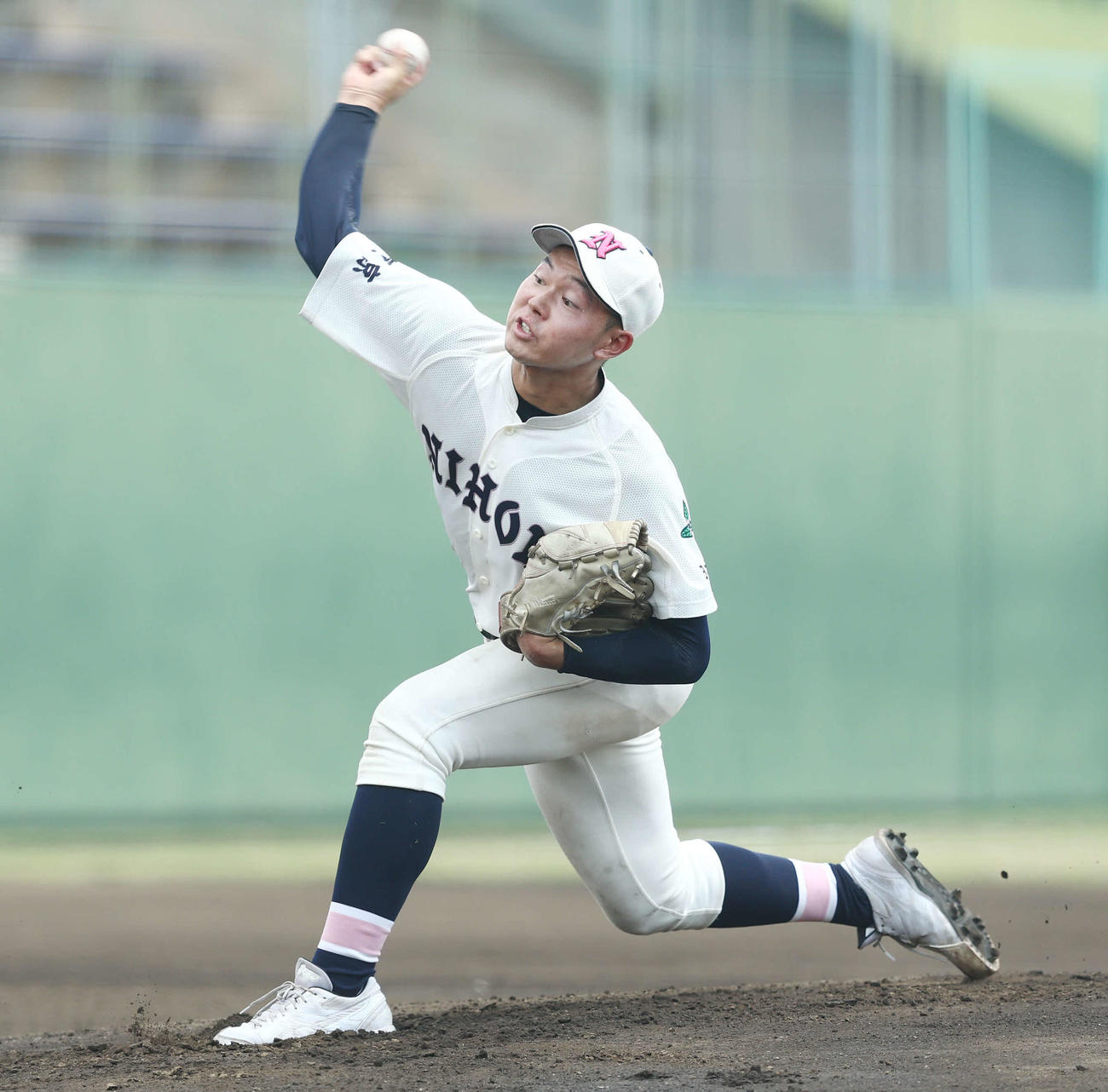 国士舘対日大鶴ケ丘　先発登板する日大鶴ケ丘・小林（撮影・河田真司）