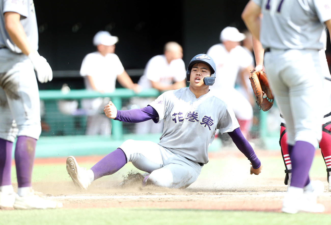 花巻東対久慈　3回に生還する花巻東・古城（撮影・木村有優）