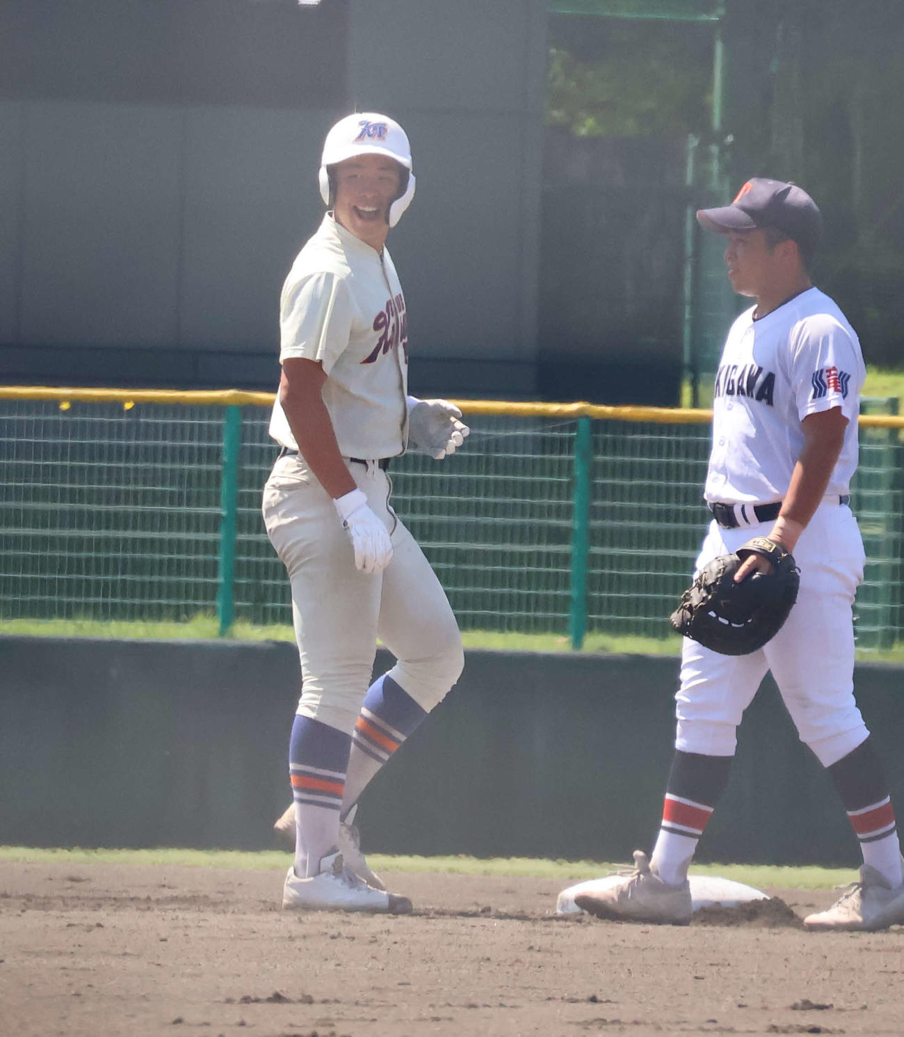 高校野球兵庫大会5回戦　神戸国際大付対滝川二　1回裏1死二、三塁から左越えの2点適時打を放った神戸国際大付・中井（撮影・佐藤奨真）