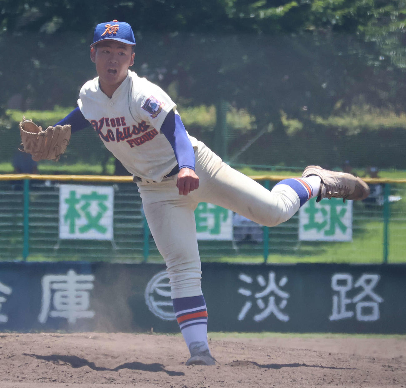 高校野球兵庫大会5回戦　神戸国際大付対滝川二　神戸国際大付3番手の宮田＝（撮影・佐藤奨真）