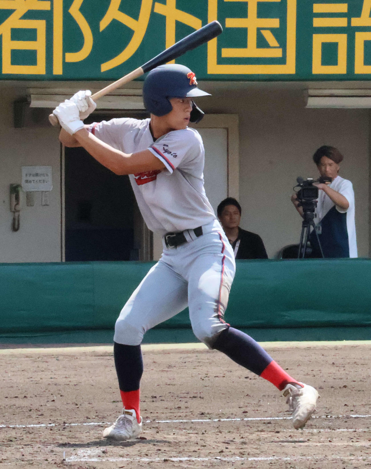 北嵯峨対京都国際　2回裏2死一、二塁、打席に立つ京都国際・清水詩太（撮影・大西真生）