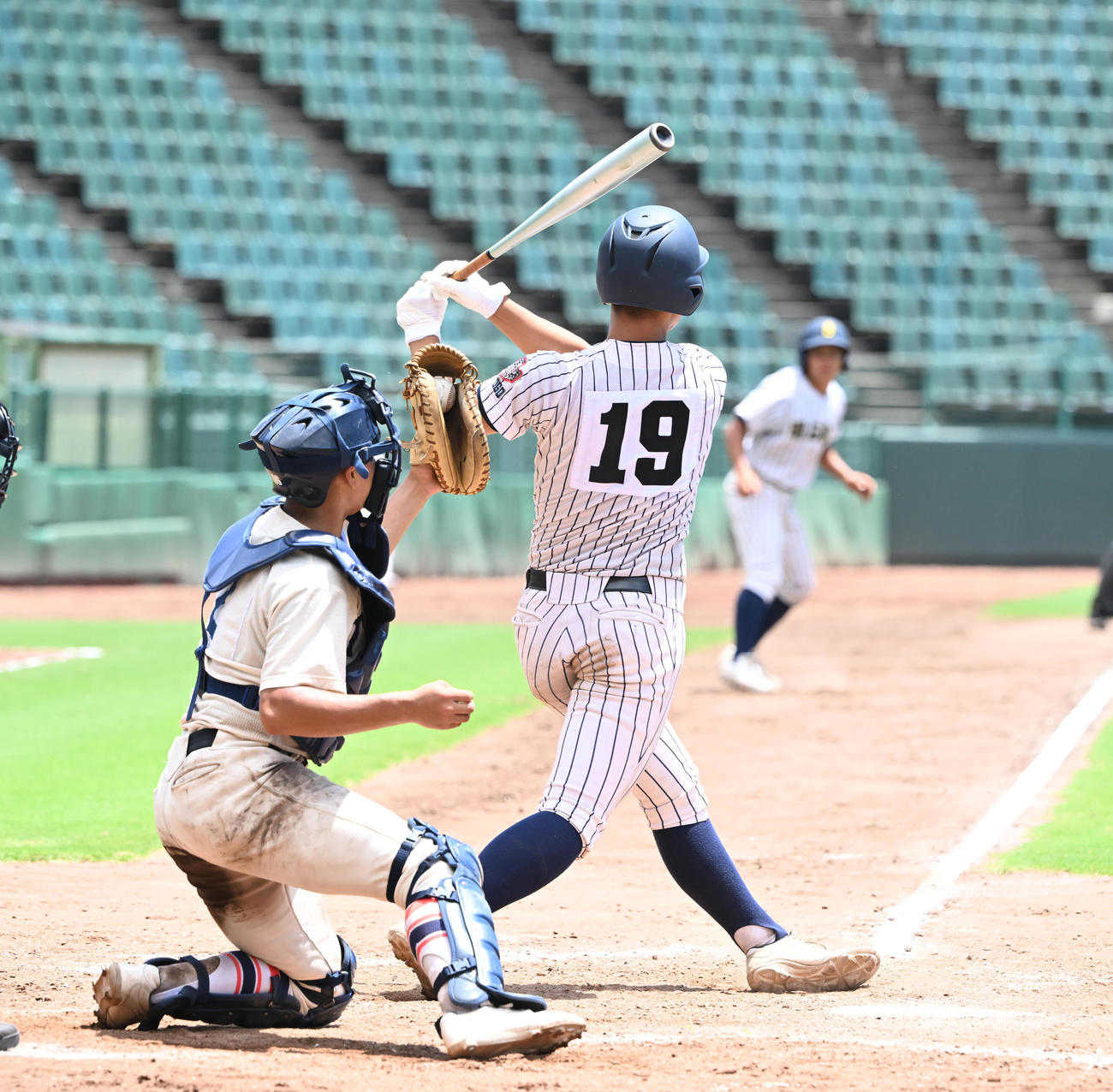 明石商対東洋大姫路　9回表明石商2死二、三塁、代打大塚は空振り三振を喫し試合終了となる（撮影・和賀正仁）