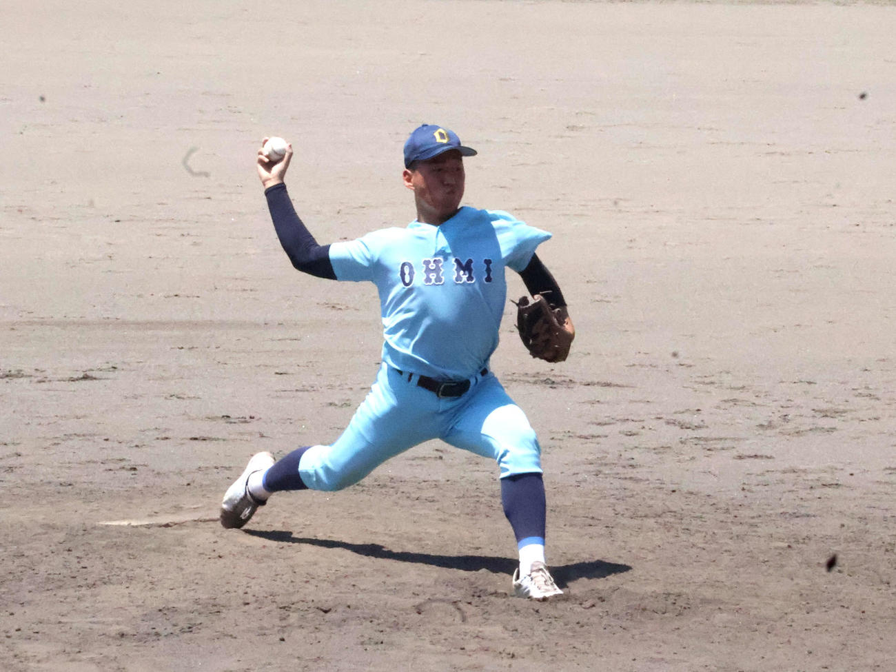 立命館守山対近江　5回から救援で近江・大平貴一朗がマウンドに上がる（撮影・溝淵千夏）