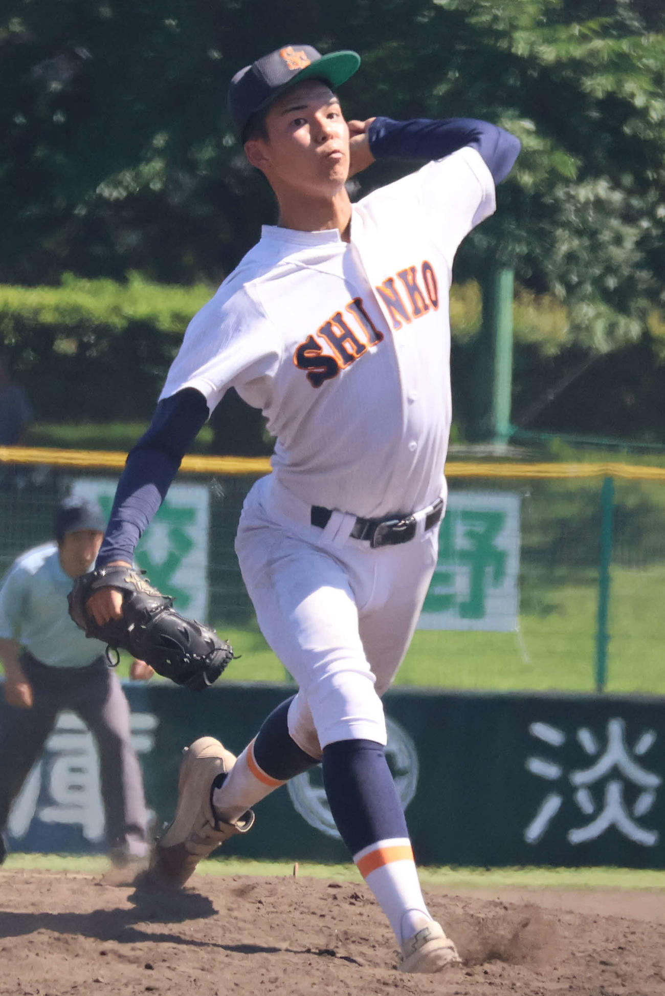 高校野球兵庫大会5回戦　神港学園対県伊丹　神港学園先発の小沢（撮影・佐藤奨真）