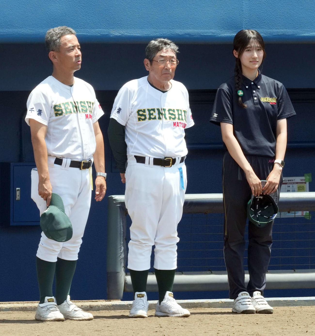 中央学院対専大松戸　5回戦敗退となった専大松戸・持丸監督（中央）（撮影・たえ見朱実）