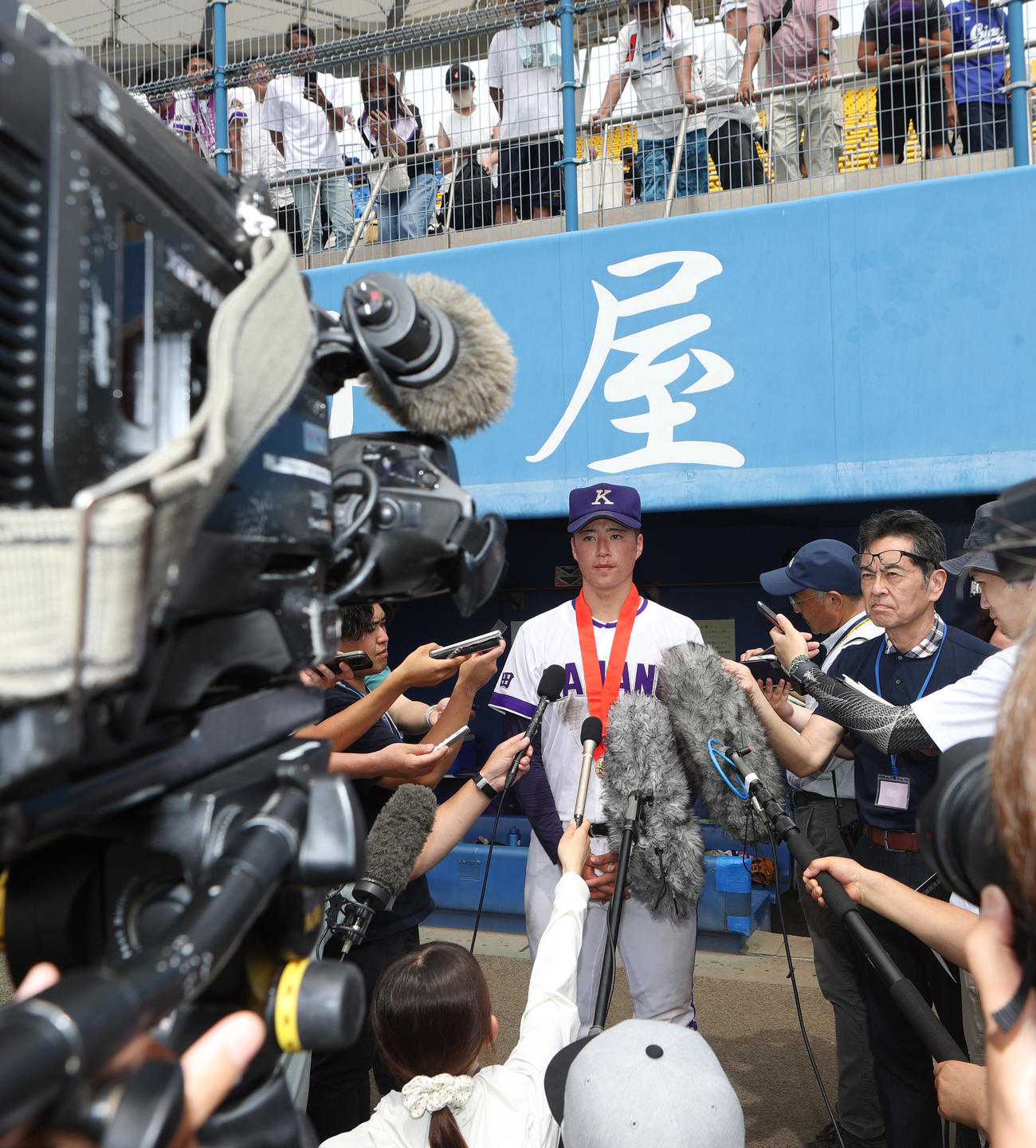 鹿角対金足農　甲子園出場を決め喜ぶインタビューに応える吉田（撮影・水谷安孝）＝2025年7年22日