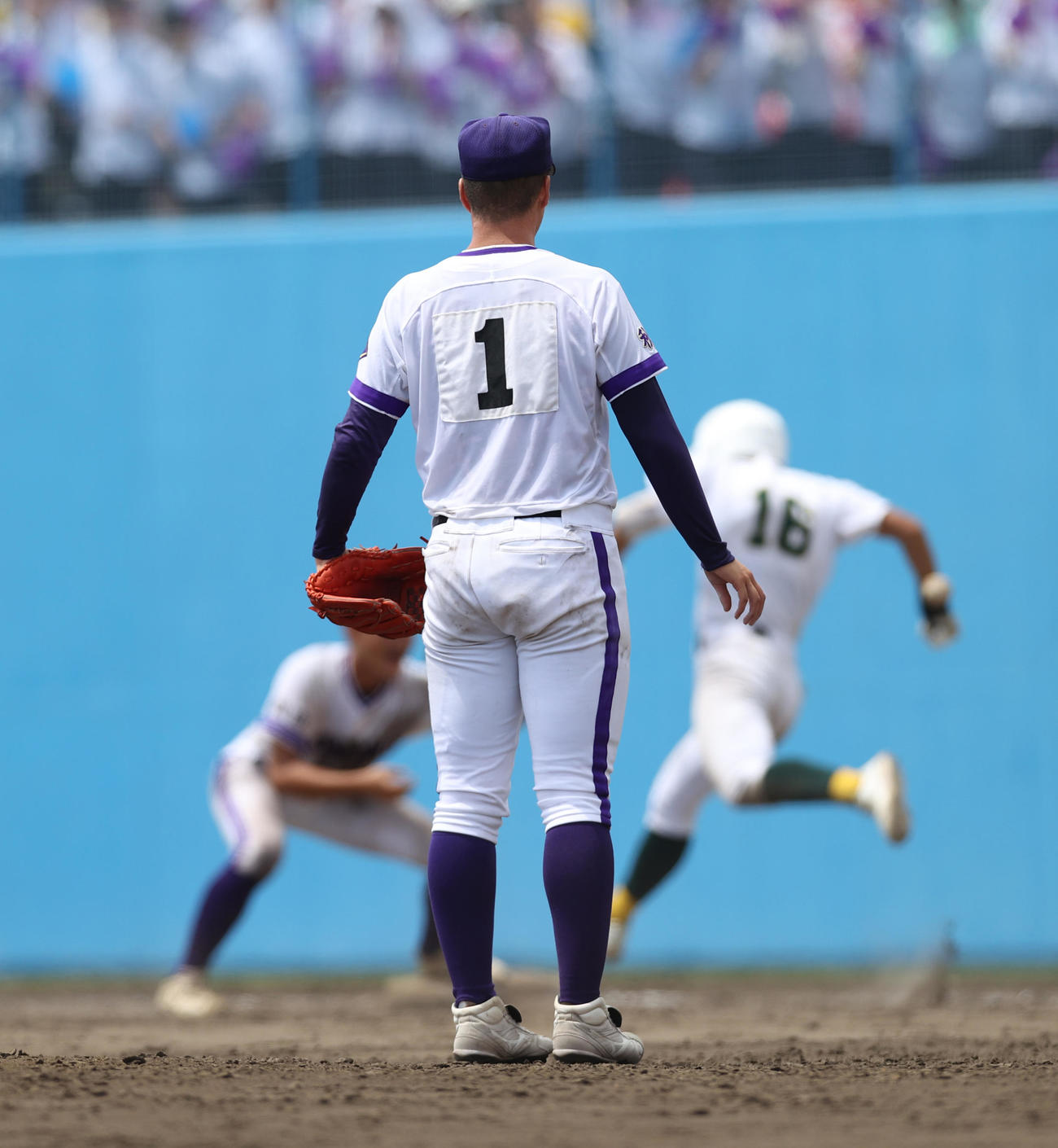 鹿角対金足農　9回表鹿角2死、館洞拓に振り逃げを許す吉田（撮影・水谷安孝）