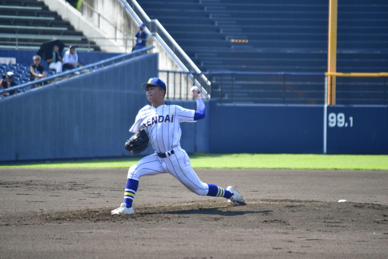 利根商戦に先発し、5回無失点と好投した健大高崎の山田（撮影・平山連）