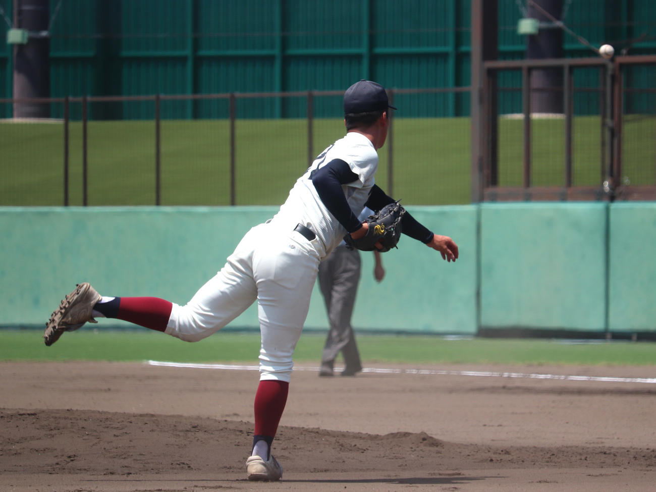大阪大会5回戦　高石対大阪桐蔭　6回表2死一、二塁で高石・森を投ゴロに打ち取る先発した大阪桐蔭・佐井川（撮影・中島麗）