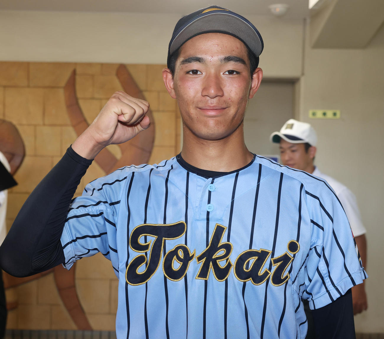東海大相模対日大　準決勝進出を果たし笑顔の東海大相模・福田（撮影・野上伸悟）