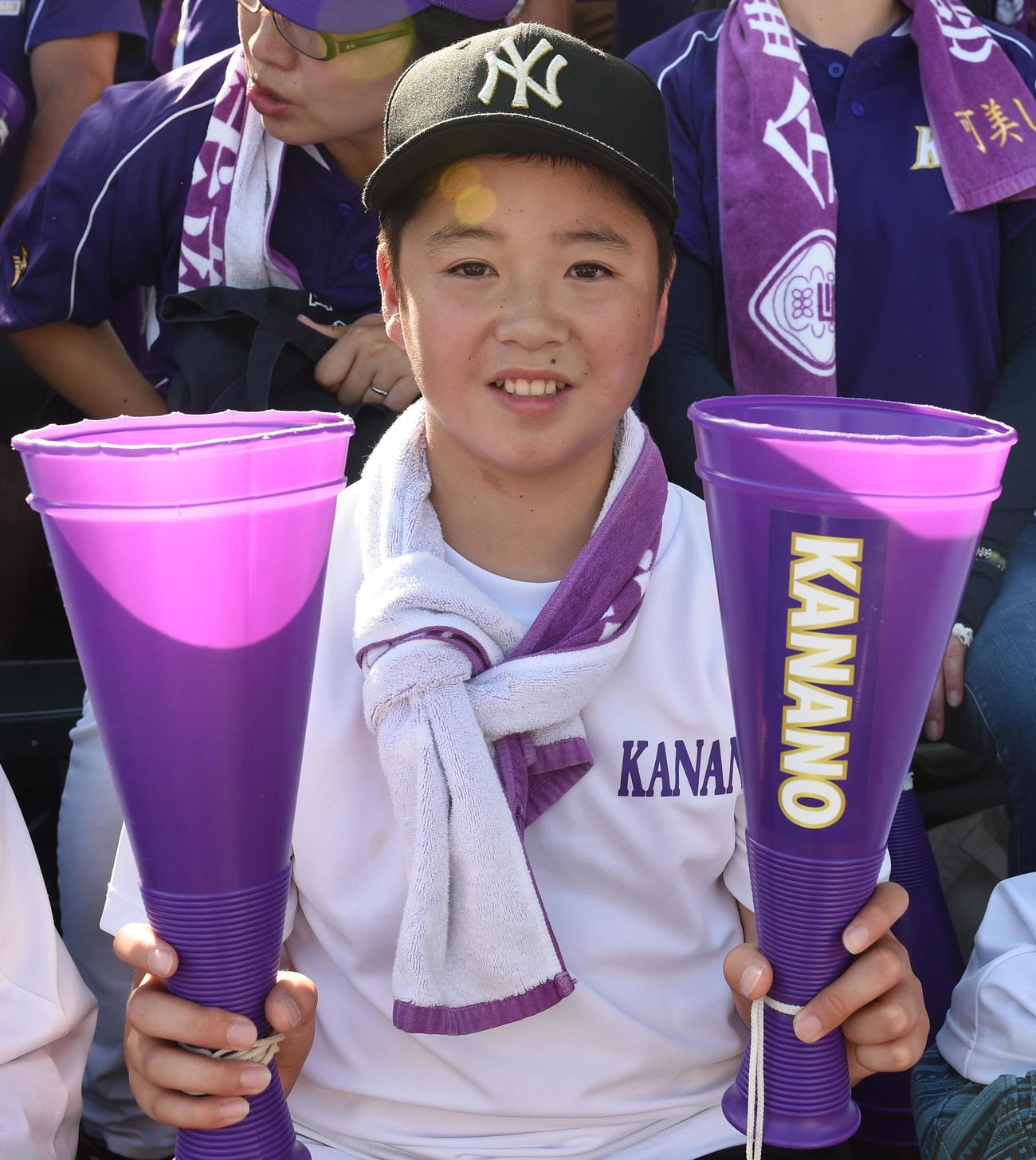 2018年8月　甲子園一塁側スタンドで声援を送る金足農・吉田輝星の弟大輝