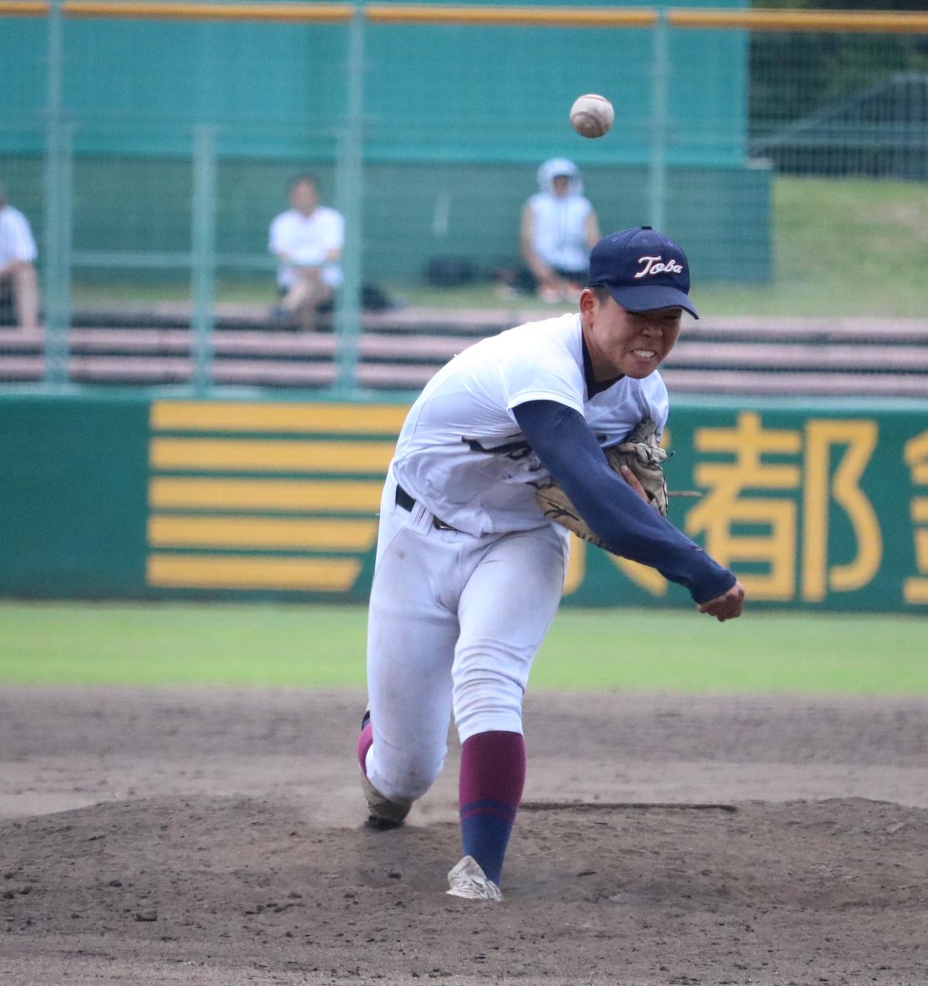 鳥羽対立命館　鳥羽の正村が9回も力投する（撮影・林亮佑）