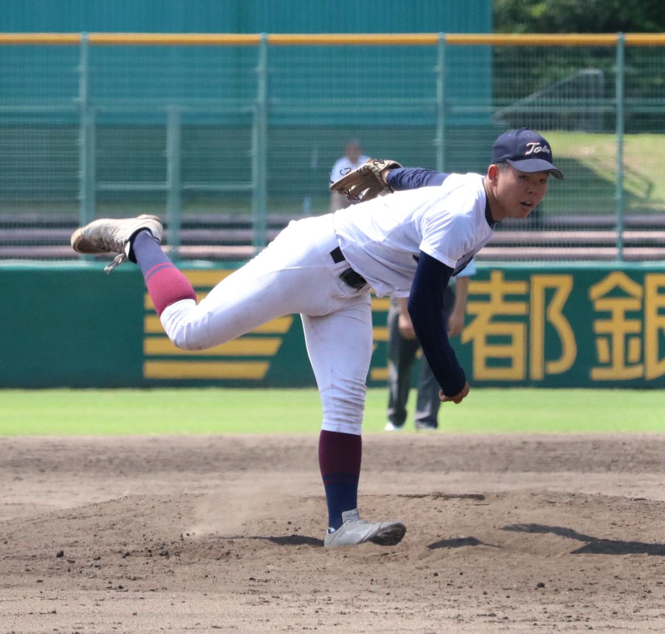 鳥羽対立命館　鳥羽の正村が2番手で登板する（撮影・林亮佑）