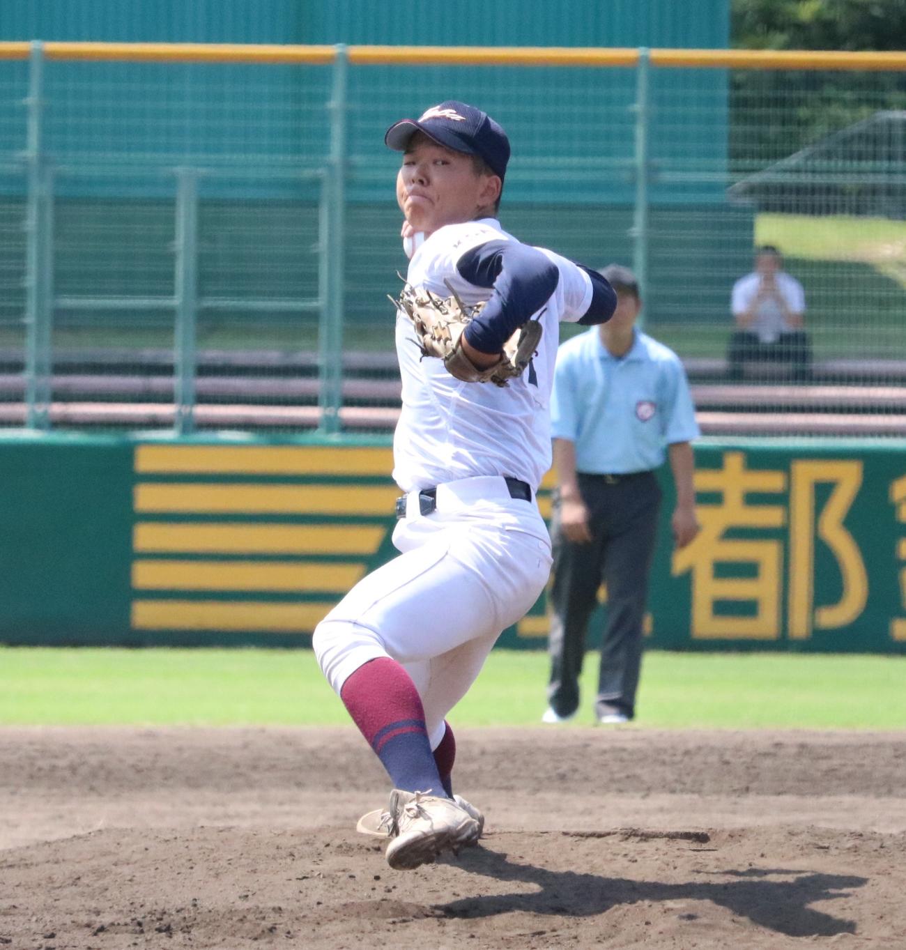 鳥羽対立命館　鳥羽の正村が2番手で登板する（撮影・林亮佑）