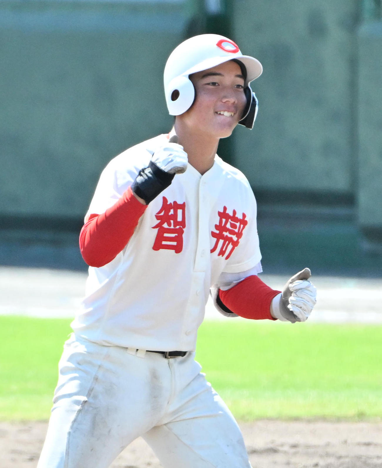 智弁和歌山対市和歌山　8回表智弁和歌山2死満塁　山田凜虎は左適時打を放つ（撮影・石井愛子）