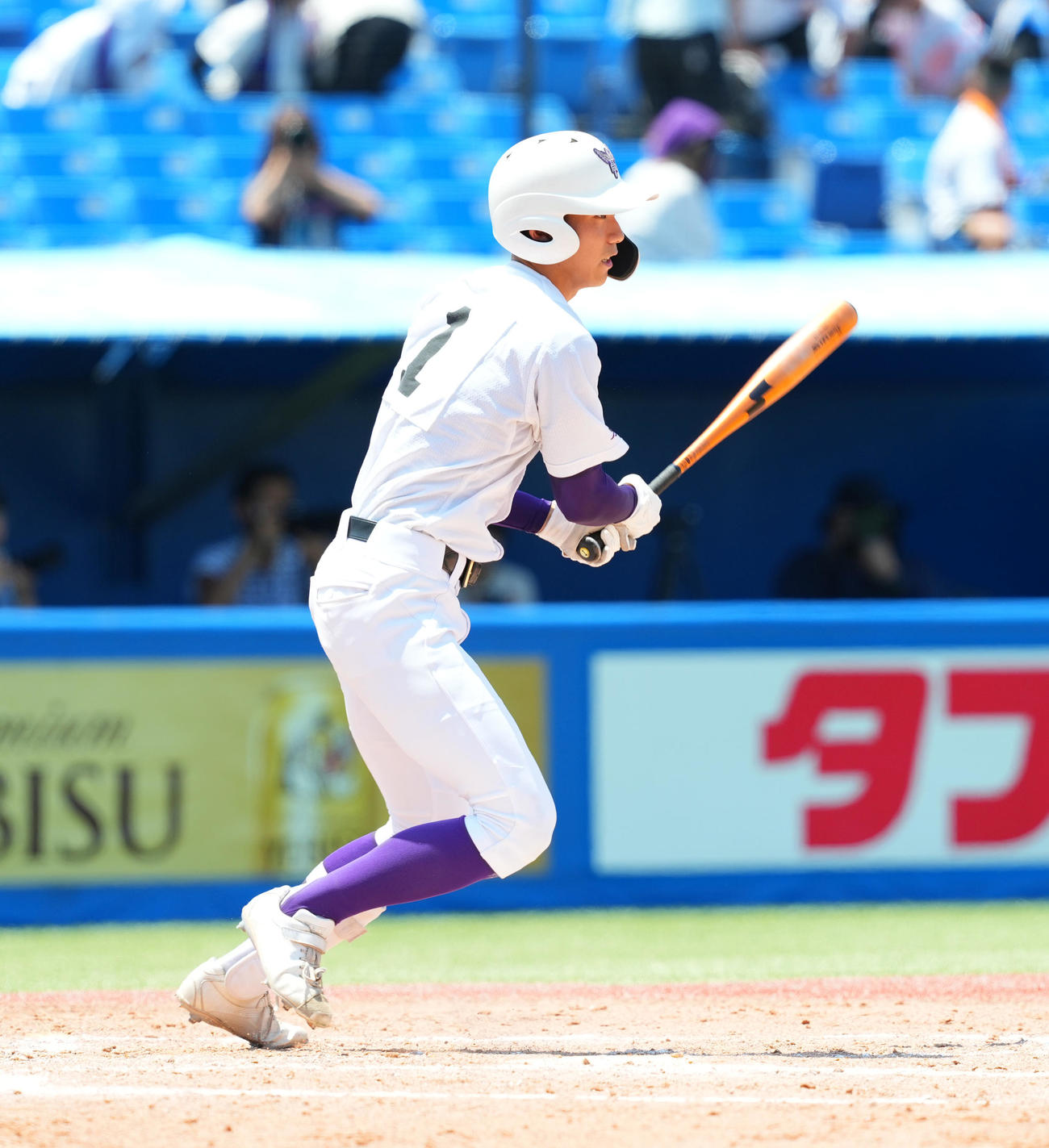 江戸川対関東第一　1回裏関東第一2死二、三塁、右適時打を放つ石田（撮影・菅敏）
