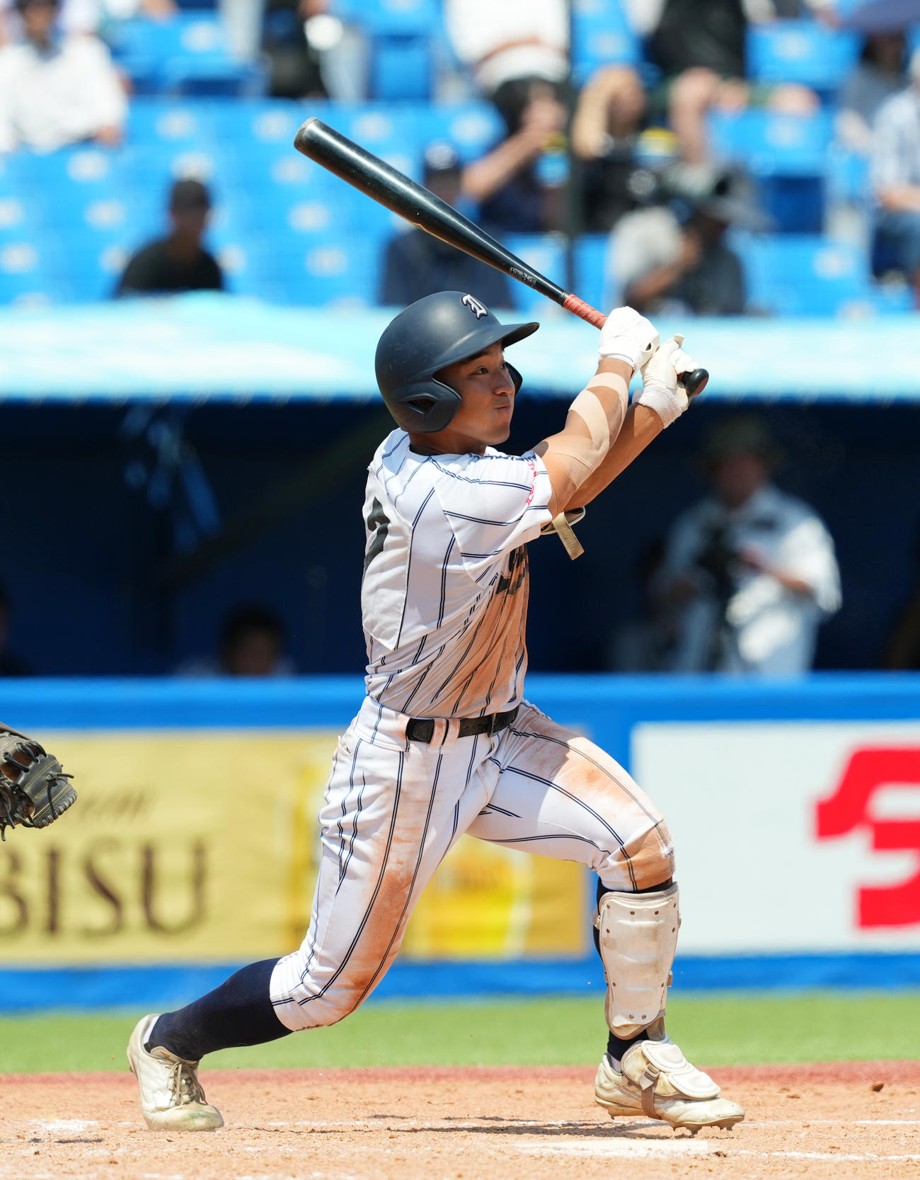 岩倉対帝京　5回表岩倉1死、右二塁打を放つ岩崎佑（撮影・菅敏）