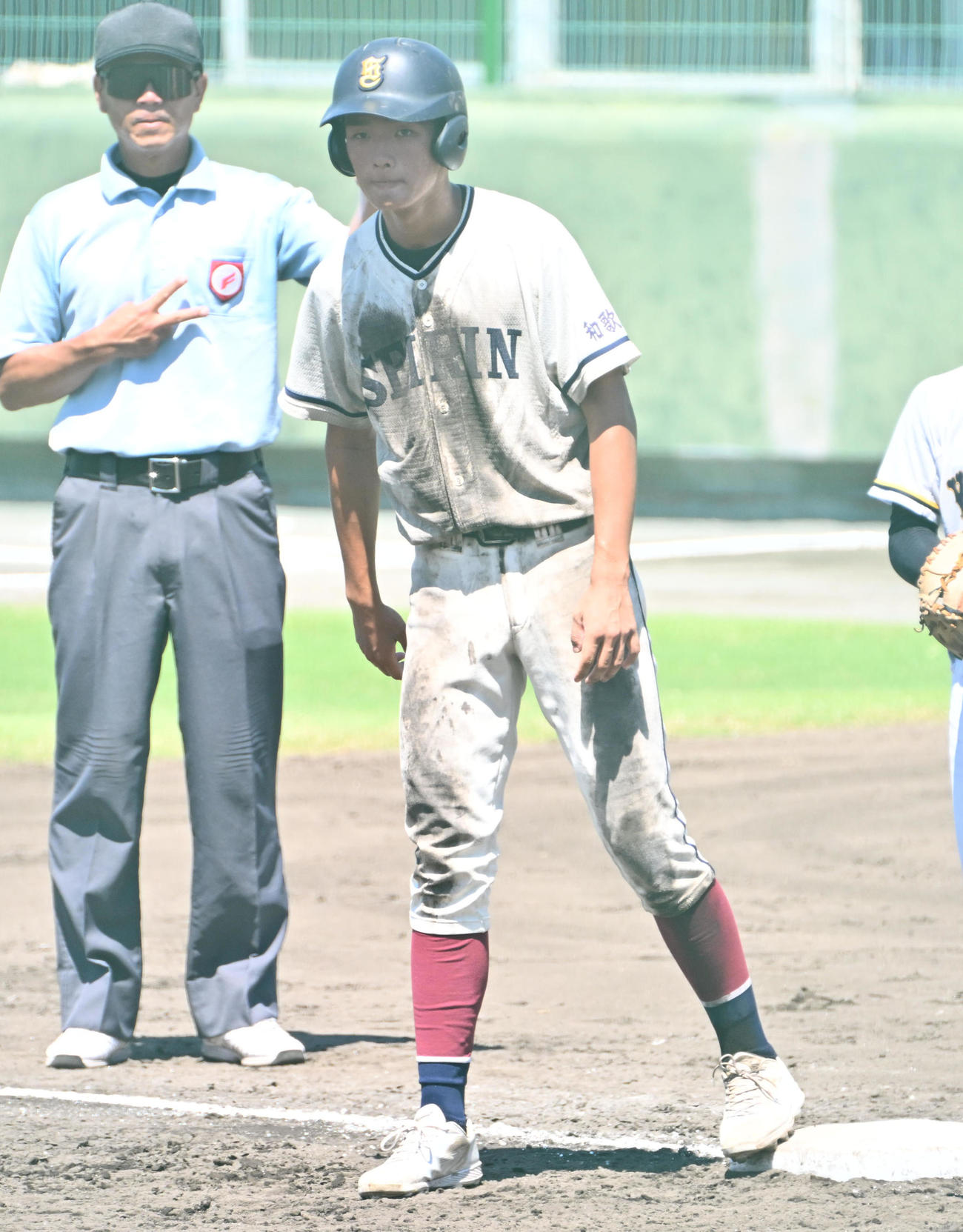 星林対粉河　5回表星林2死二塁、上田隼勢は適時内野安打を放つ（撮影・石井愛子）