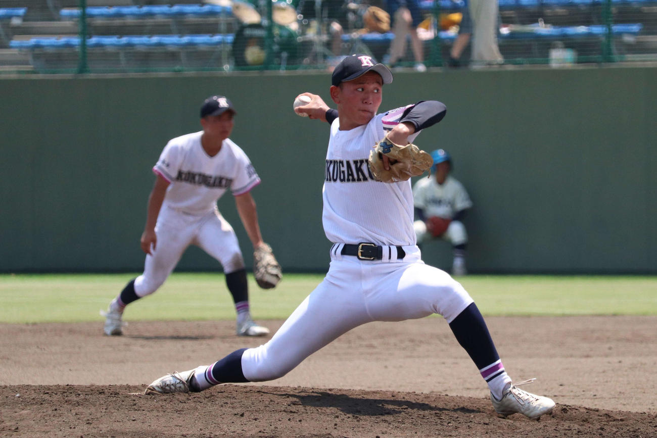 国学院栃木の先発、エースの辺見（撮影・保坂淑子）