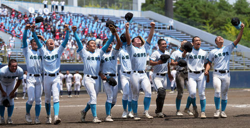 山梨学院、鮮やか併殺にダイビング 終盤の美技で3年ぶり夏切符「1