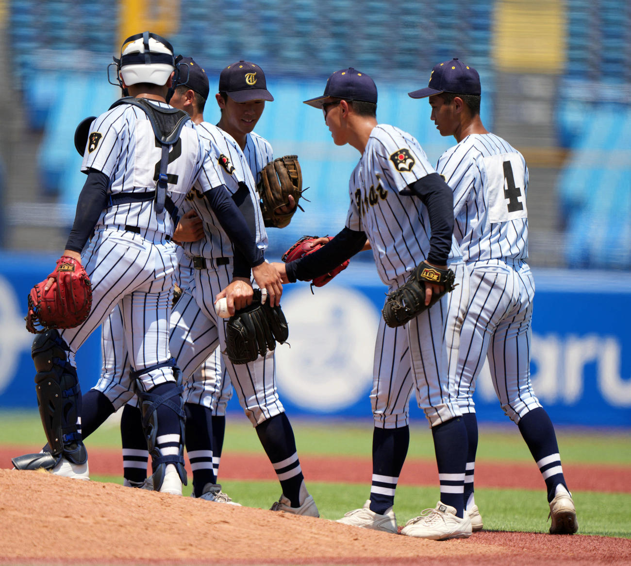 佼成学園対東海大菅生　守備タイムを取る東海大菅生ナイン（撮影・小島史椰）