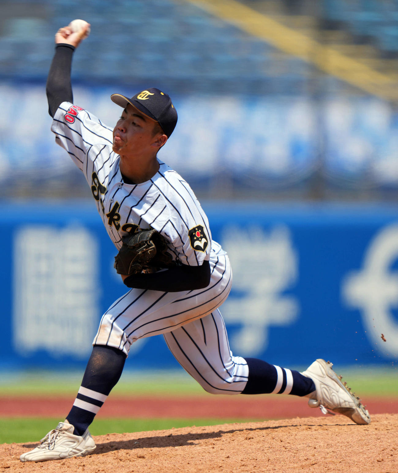 佼成学園対東海大菅生　8回表から登板する東海大菅生・藤平（撮影・小島史椰）
