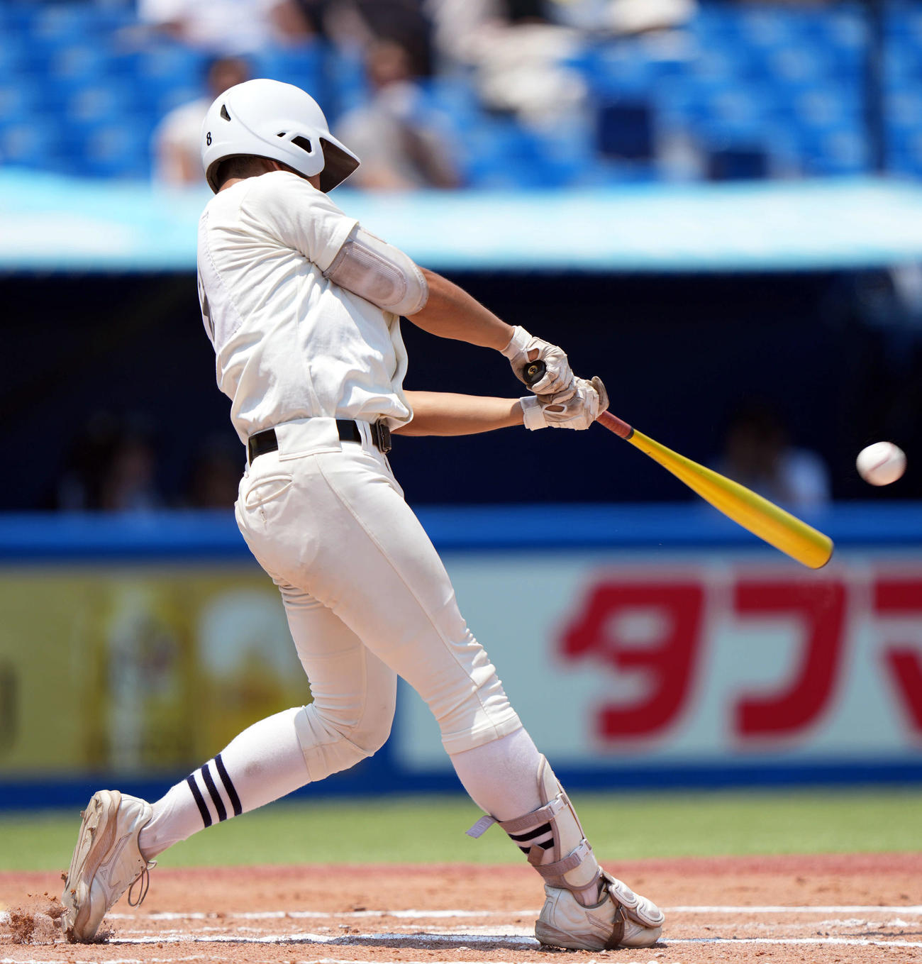 八王子実践対日大三　1回裏日大三1死一塁、適時二塁打を放つ本間（撮影・小島史椰）
