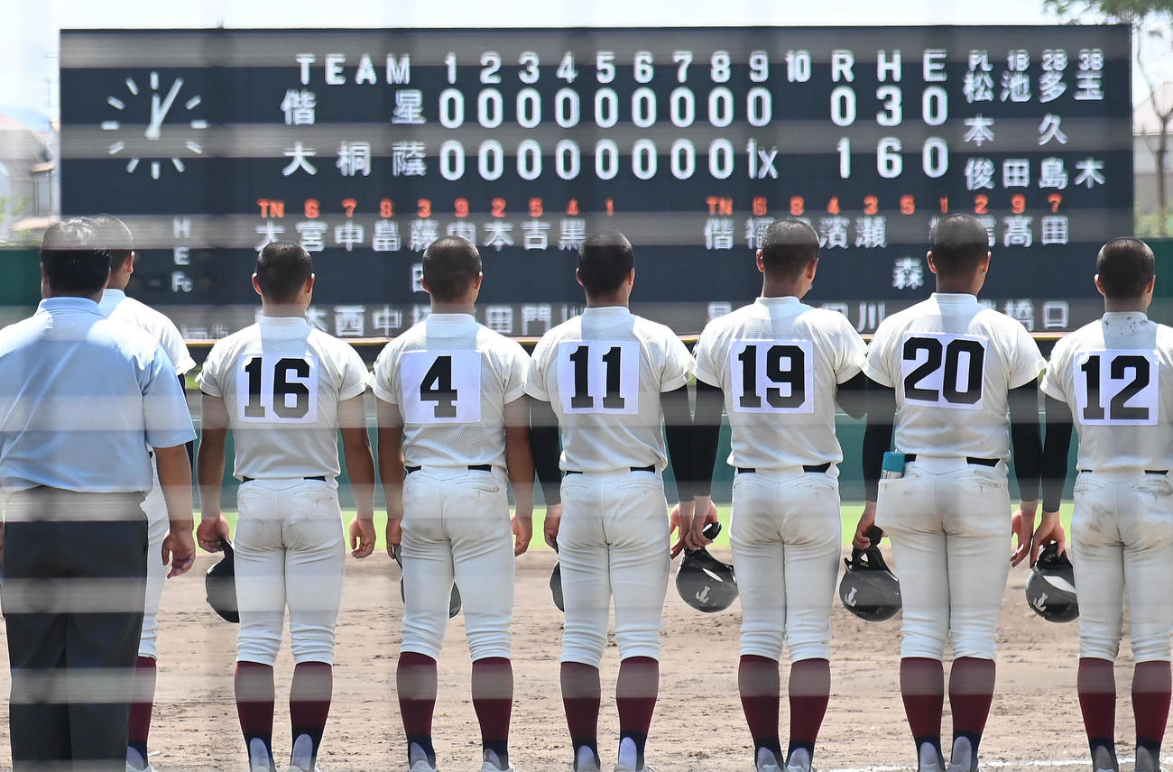 大阪偕星対大阪桐蔭　サヨナラで勝利した大阪桐蔭ナイン（撮影・石井愛子）